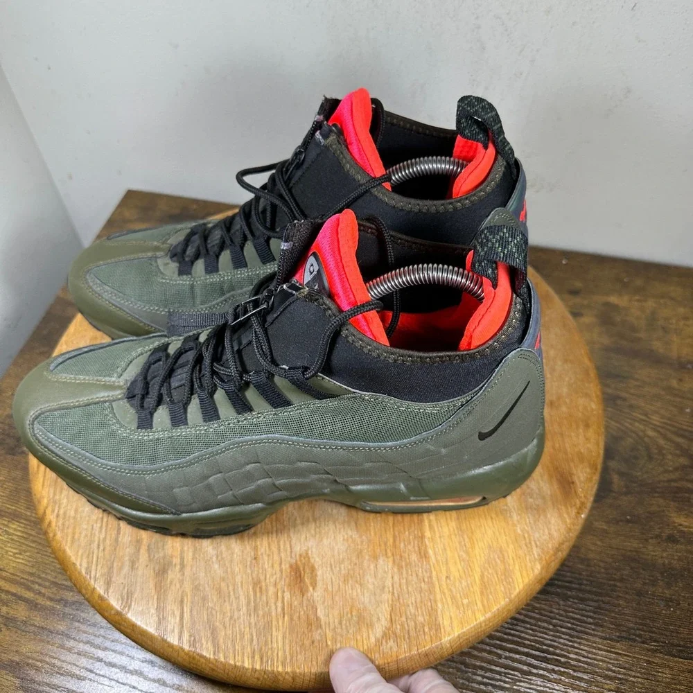 Nike Air Max 95 Sneakerboot Mens 10 Dark Loden Green Crimson 806809-300